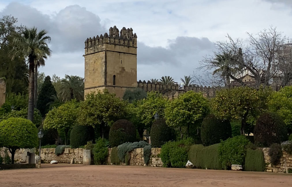 Puerta Principal y Accesos al Alcázar: Historia y Características